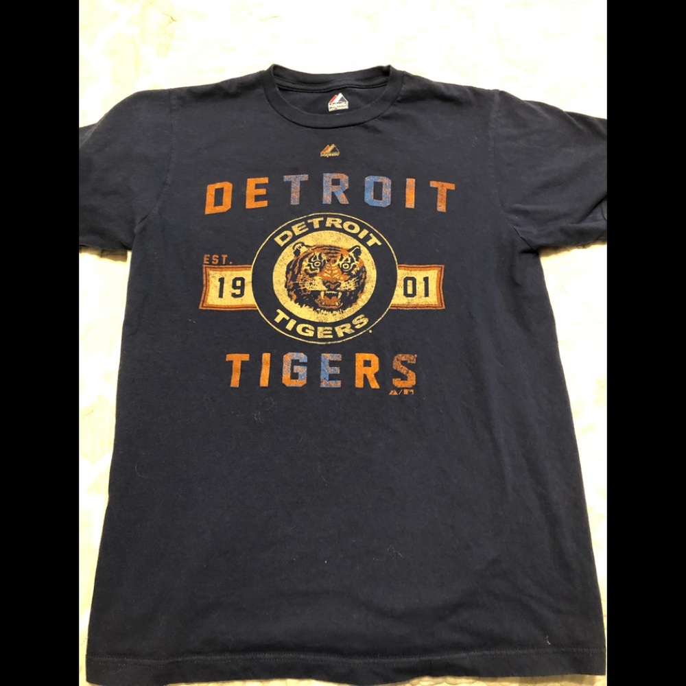 Detroit Tigers tee, Size medium.